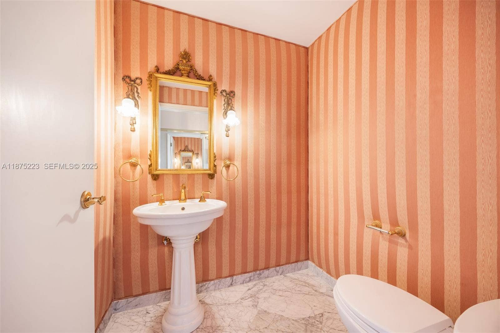 10101 Collins Avenue, #5F, Bal Harbour, FL 33154 Powder room