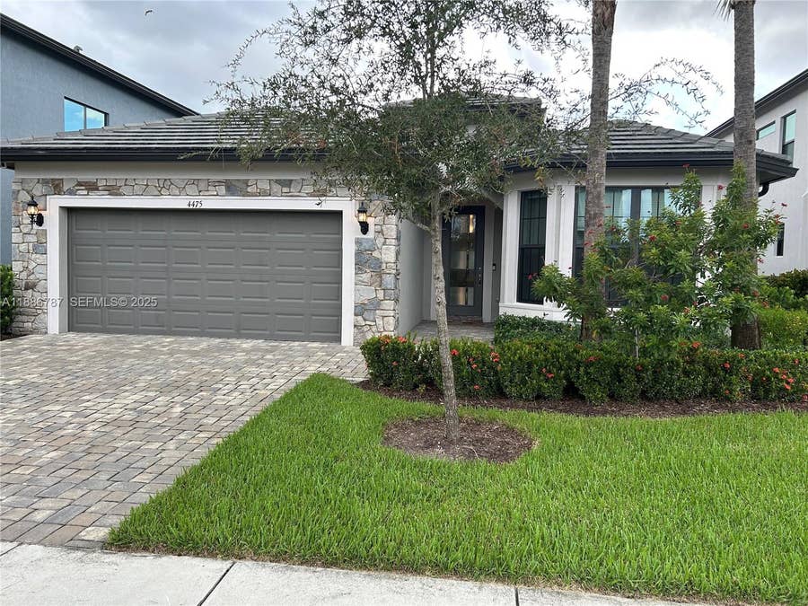 Property photo for 4475 S Silverwood Lane S, Oakland Park, FL
