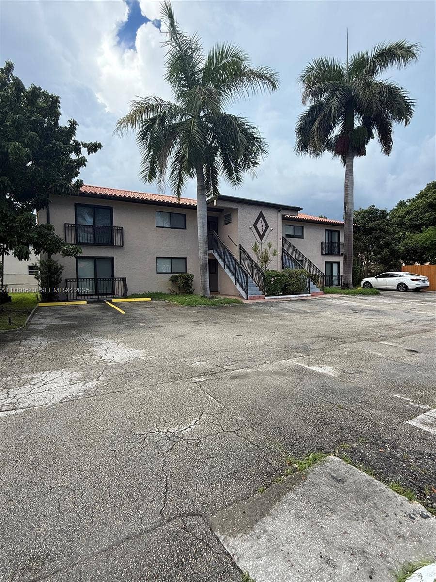 Property photo for 100 SE 5th Avenue, #1, Hallandale Beach, FL