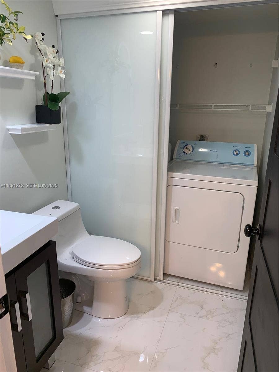 2561 Camelot Court, Cooper City, Cooper City, FL 33026 Full size wisher dryer