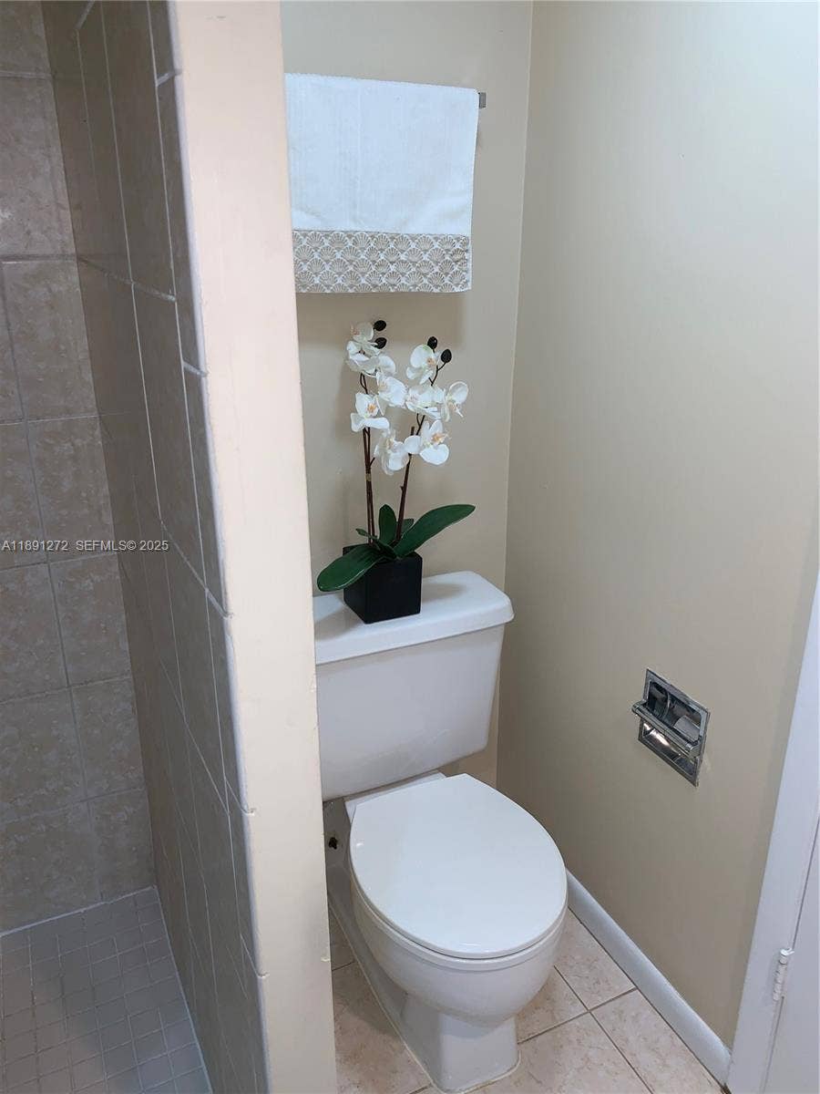 2561 Camelot Court, Cooper City, Cooper City, FL 33026 Master Bathroom