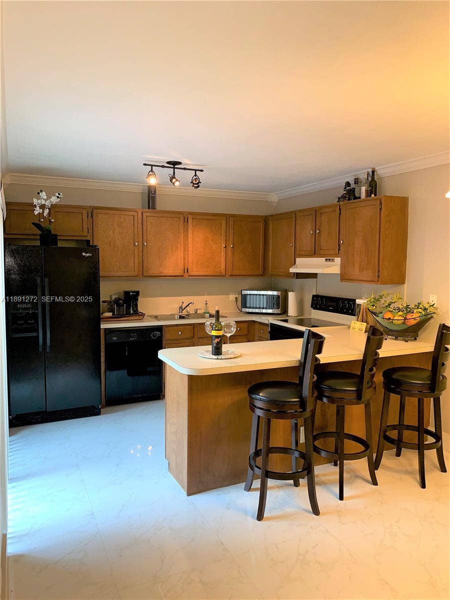 2561 Camelot Court, Cooper City, Cooper City, FL 33026 Spacious Kitchen