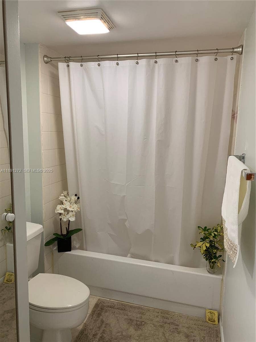 2561 Camelot Court, Cooper City, Cooper City, FL 33026 Beautiful full size Second bath.