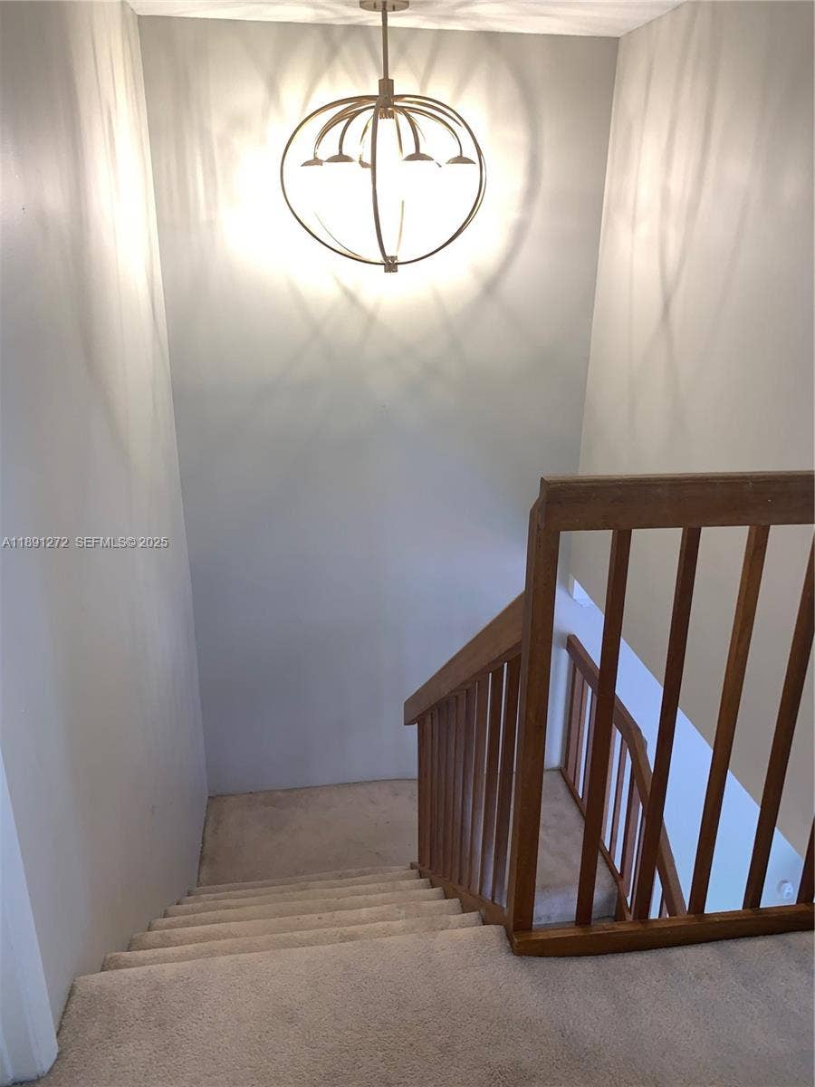 2561 Camelot Court, Cooper City, Cooper City, FL 33026 Elegant Stairwell Lighting