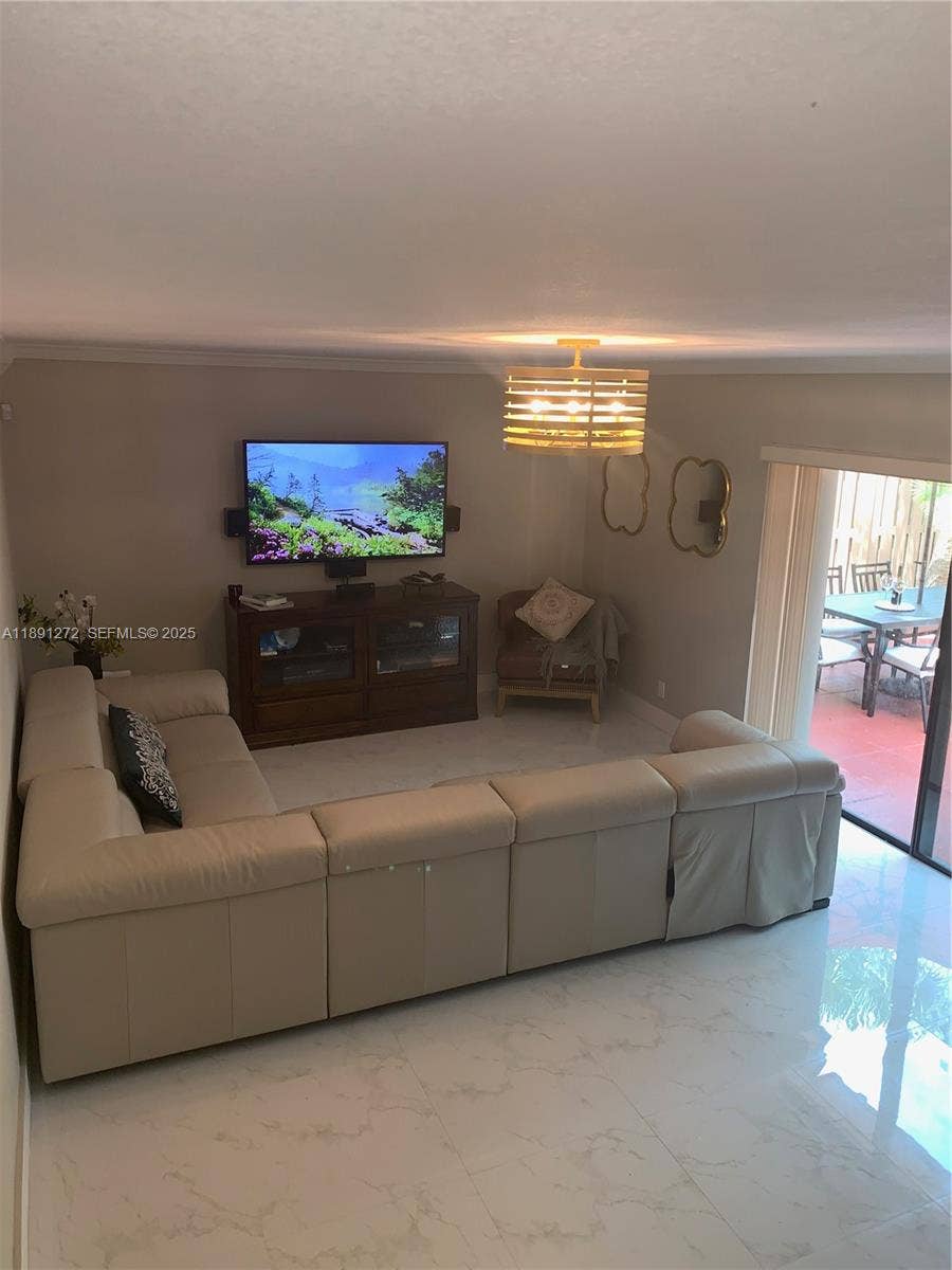 2561 Camelot Court, Cooper City, Cooper City, FL 33026 Living room