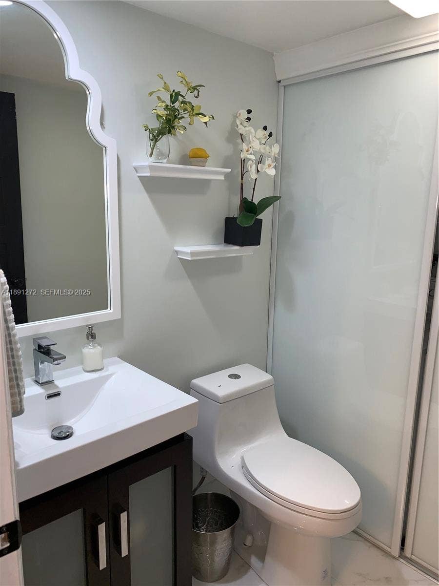 2561 Camelot Court, Cooper City, Cooper City, FL 33026 Stunning remodeled Half Bath