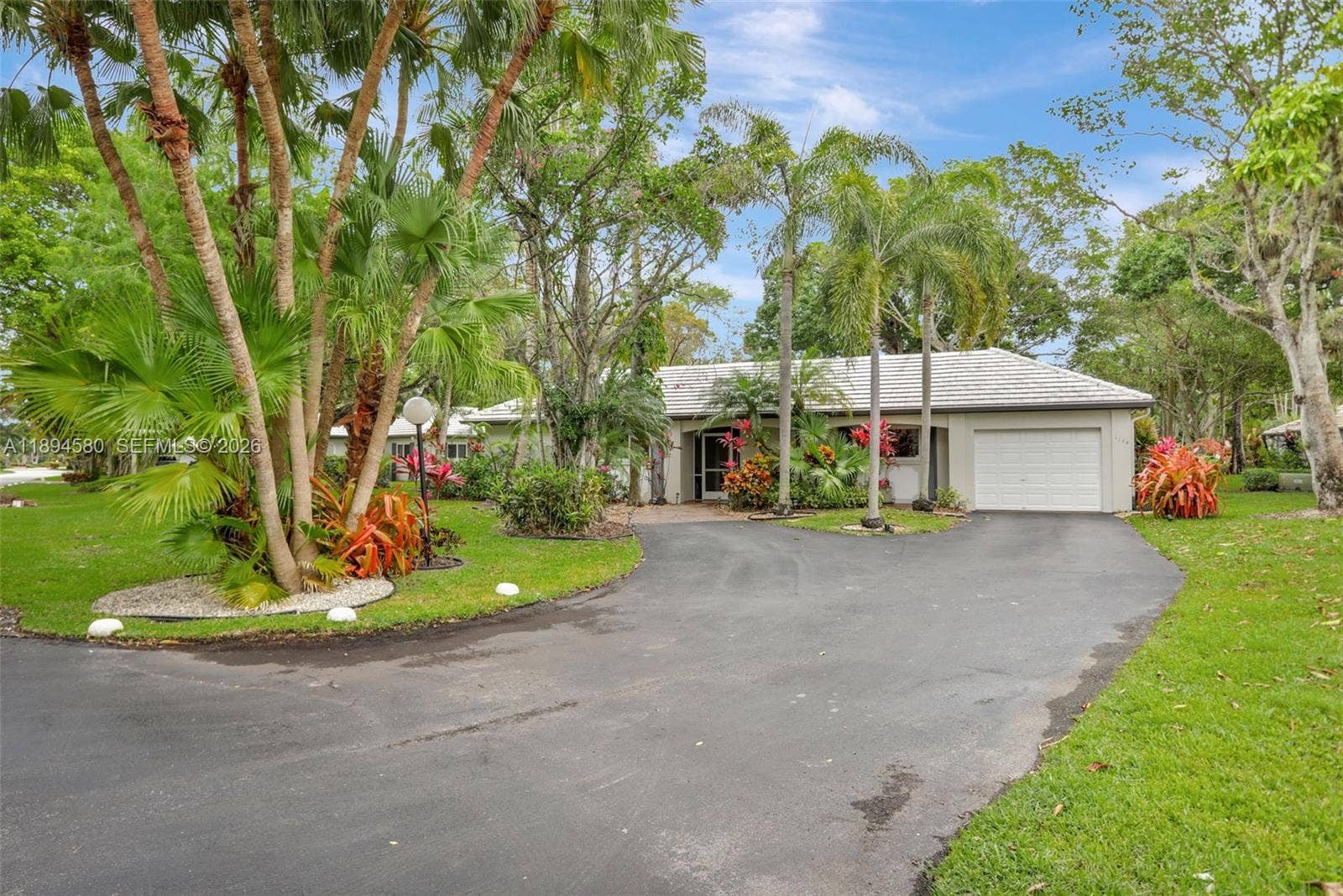 1128 W Cypress Drive, #V-15, Pompano Beach, FL 33069 Photo 1