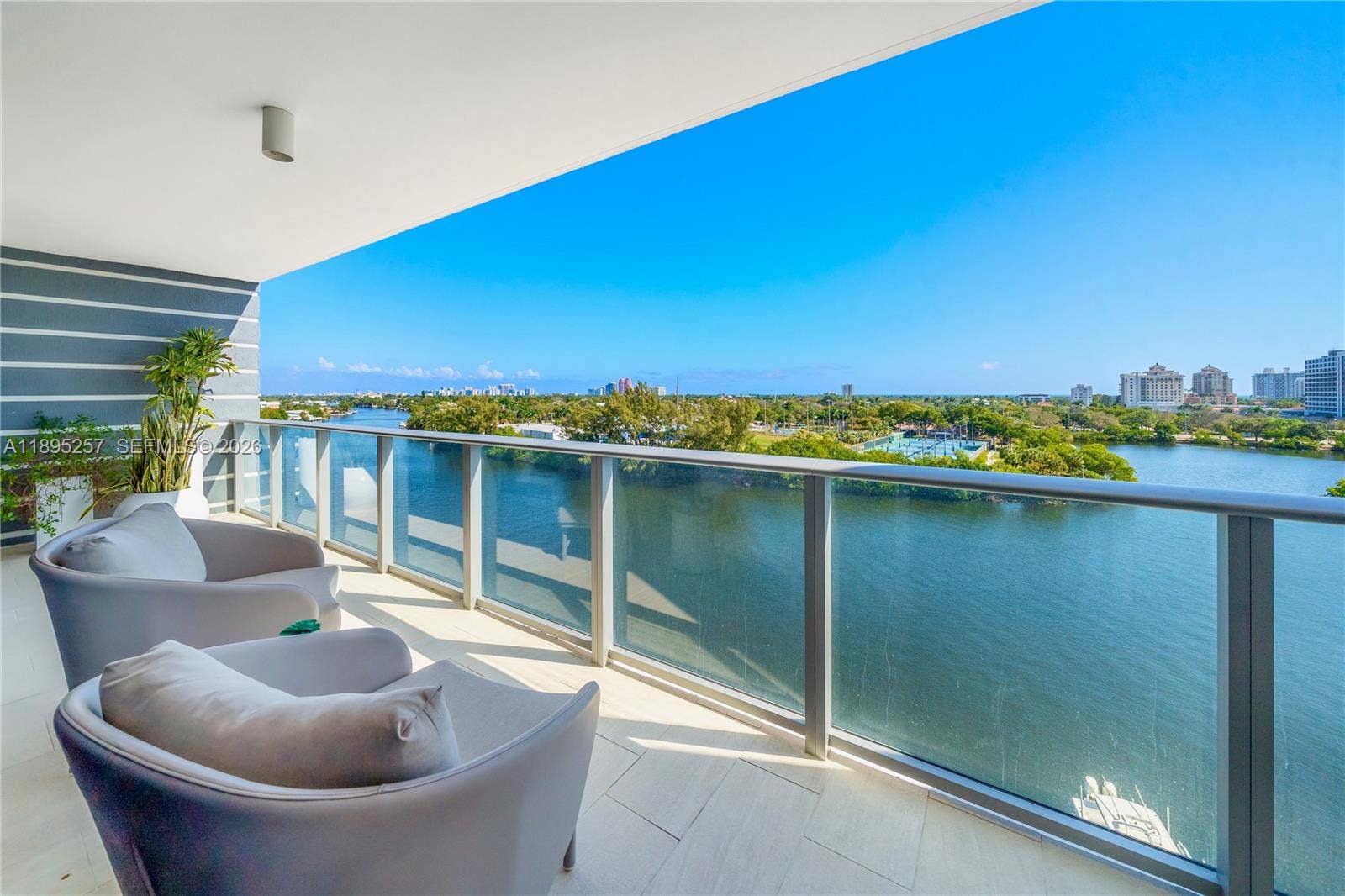 1180 N Federal Highway, #706, Fort Lauderdale, FL 33304 Sweeping Unobstructed Views