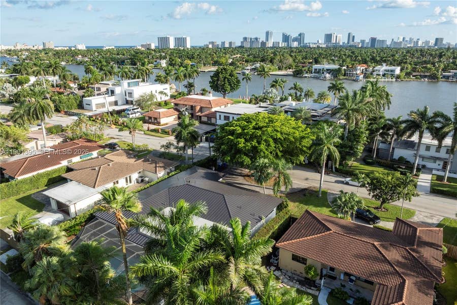 Property photo for 1141 N Northlake Drive, Hollywood, FL