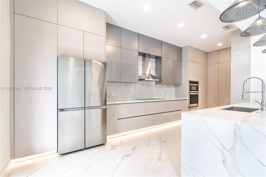 Property photo for 842 W Coco Plum Circle, Plantation, FL