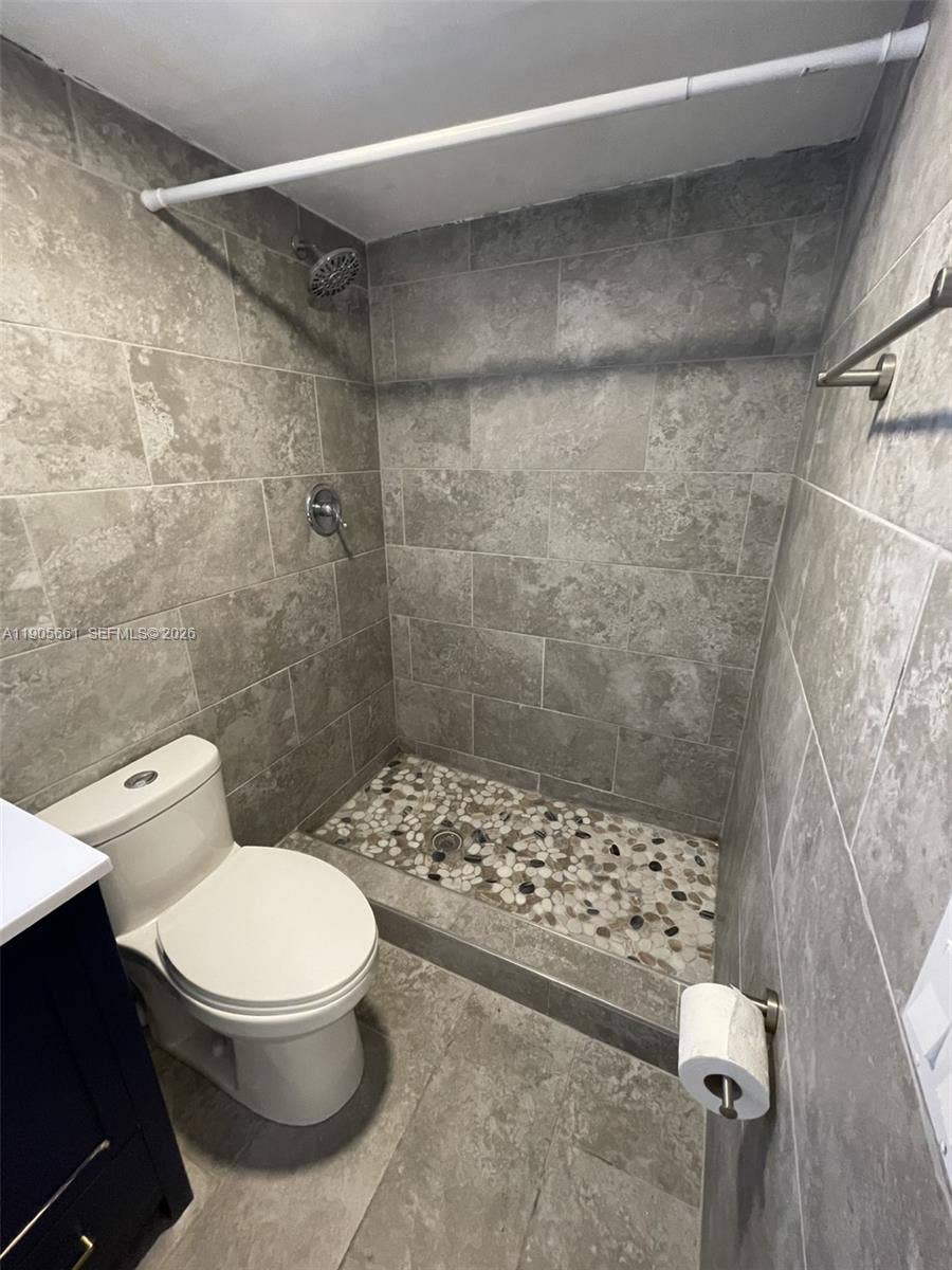 2nd Bathroom (Remodeled)