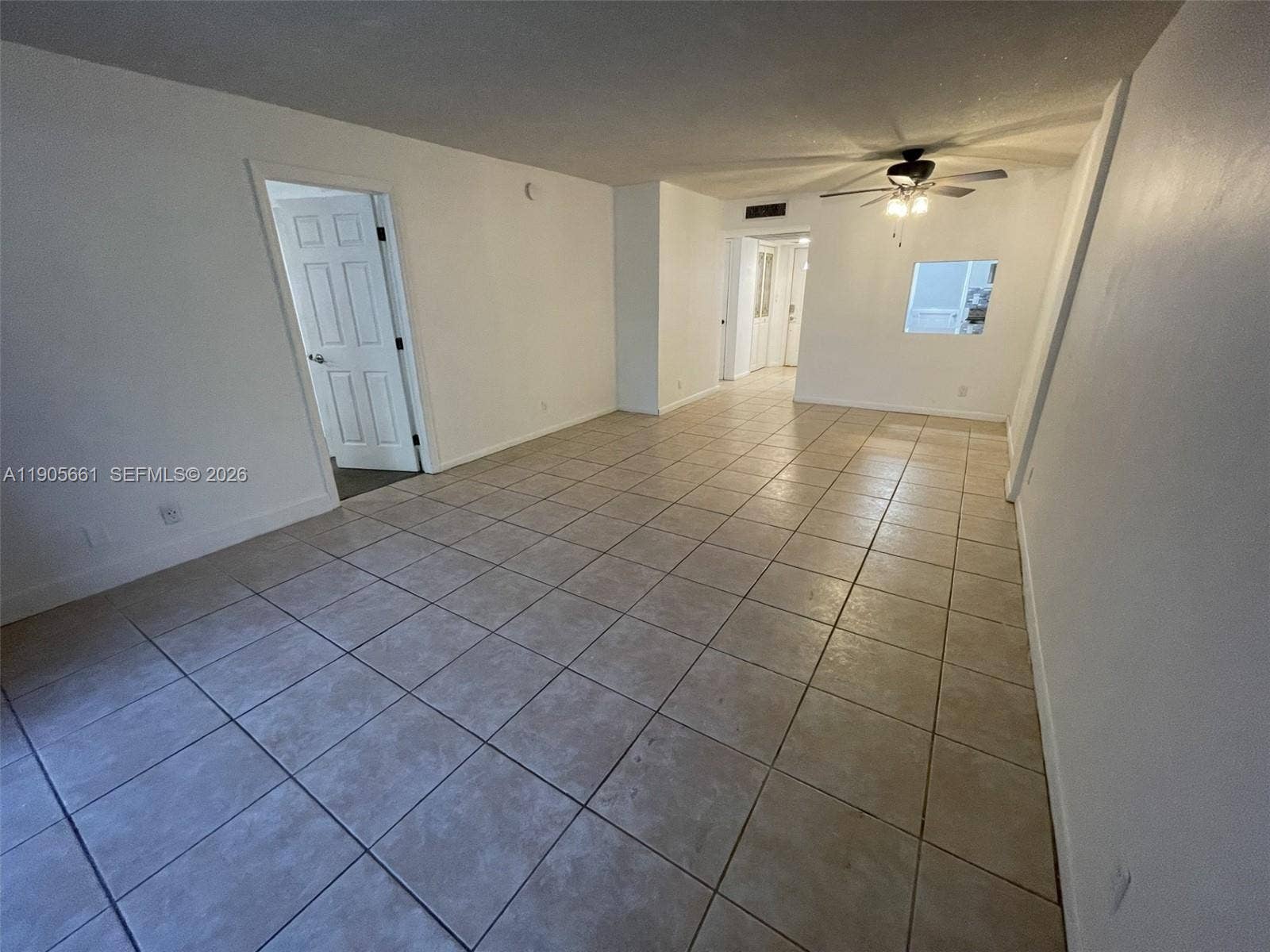 Living Room-Dinning Room (Front's View)