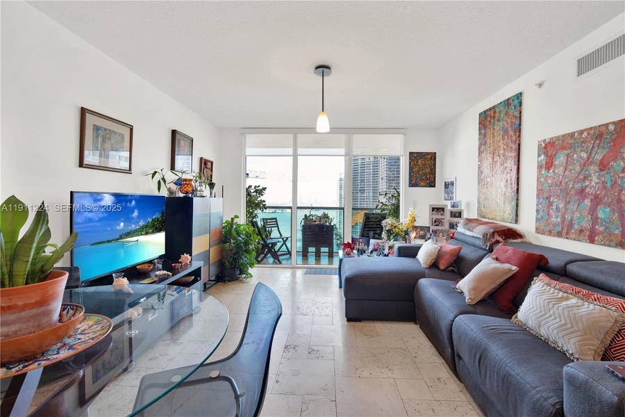 Property photo for 31 SE 5th Street, #2910, Miami, FL