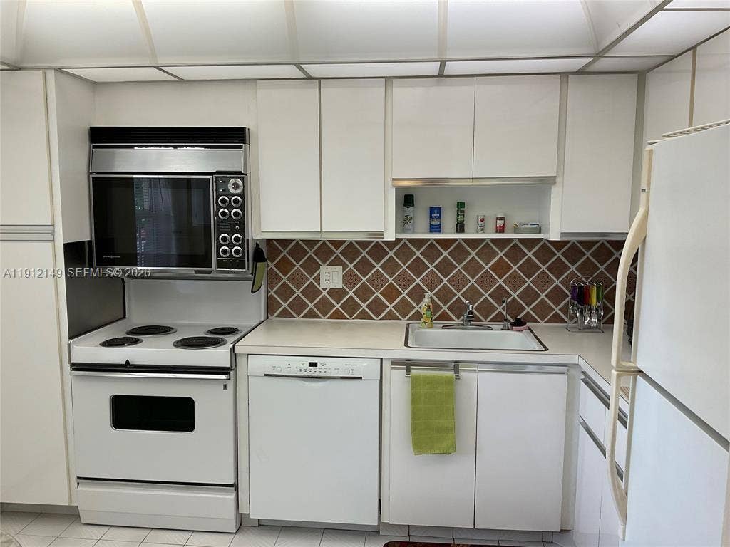 3080 N Course Drive, #209, Pompano Beach, FL 33069 Photo 13