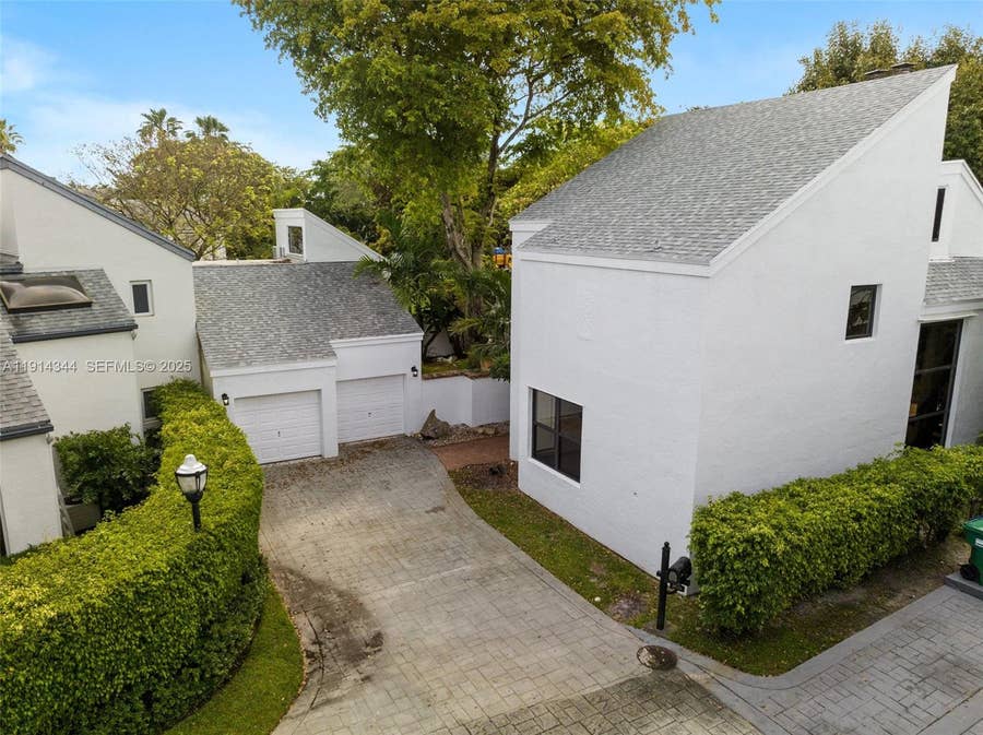 Property photo for 20215 W Oak Haven Circle, Miami, FL