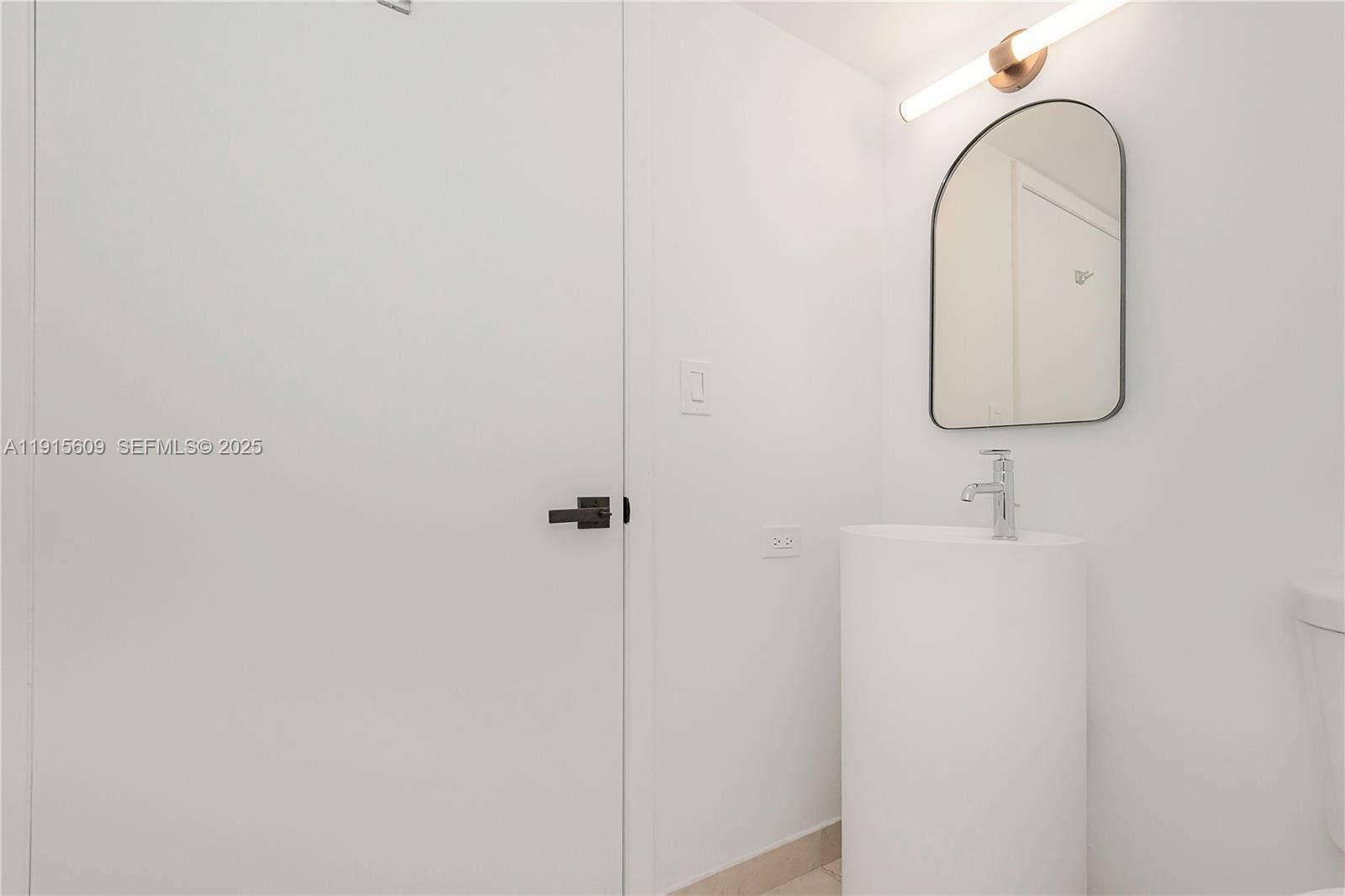 8855 Collins Avenue, #6E, Surfside, FL 33154 Modern Guest Bath