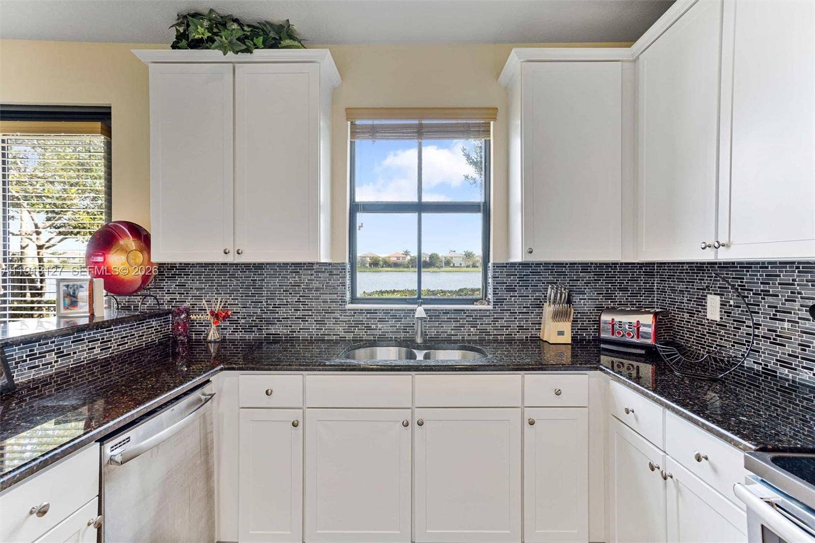 8456 Lake Majesty Lane, #8456, Parkland, FL 33076 Photo 14