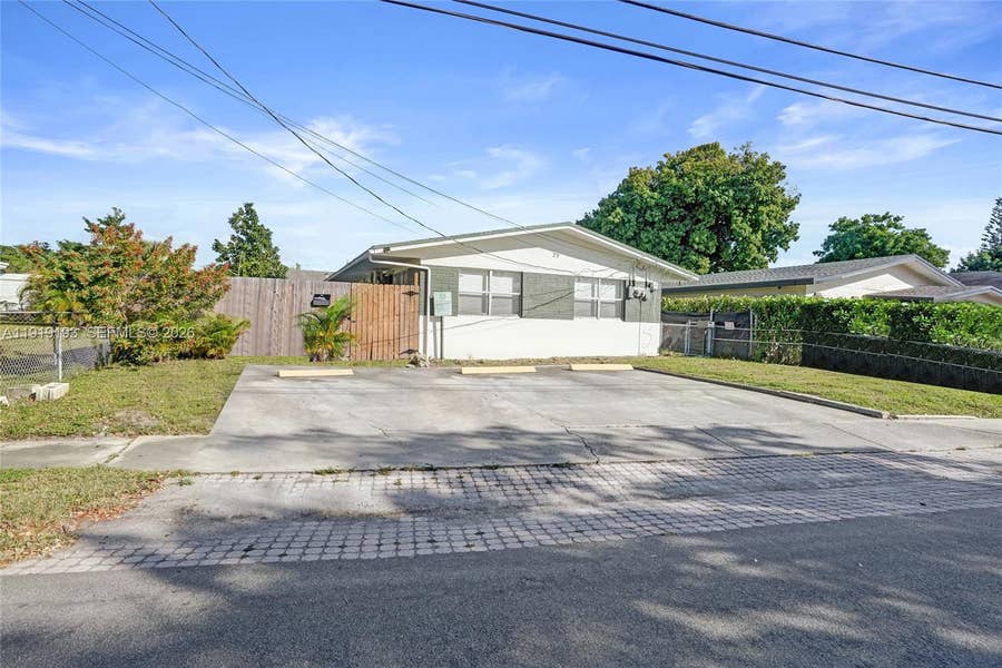 Property photo for 29 SW 8th Avenue, #1, Dania Beach, FL