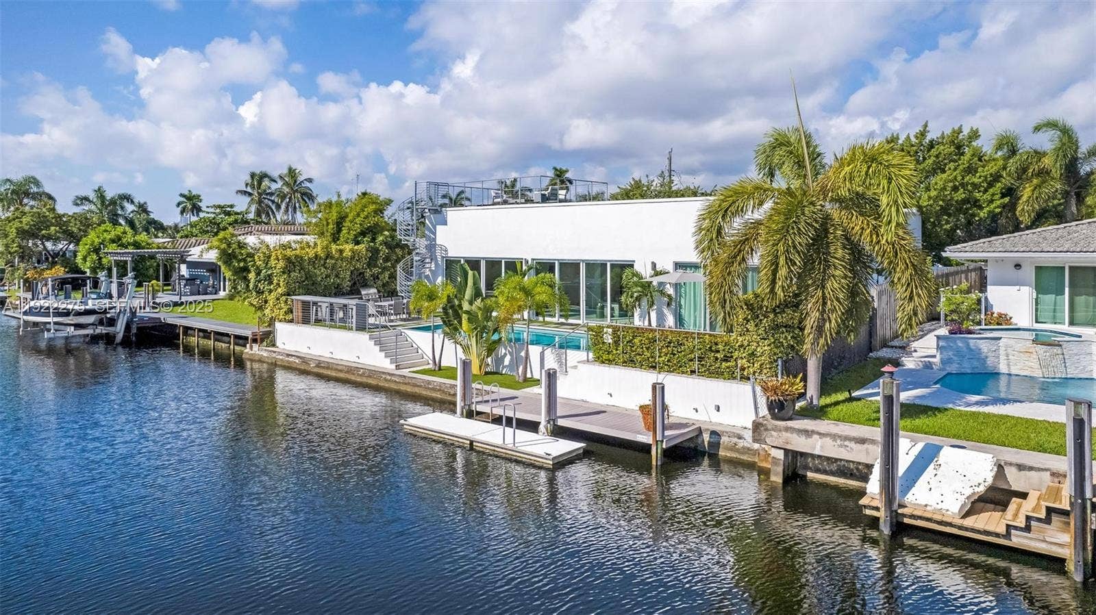 2112 NE 17th Avenue, Wilton Manors, FL 33305 Photo 2