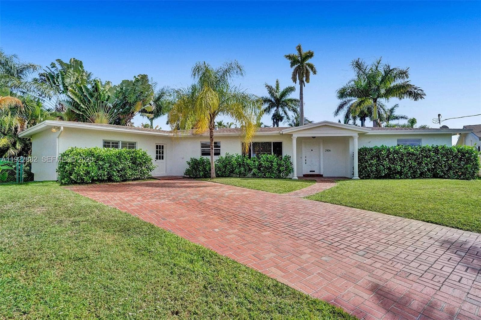 2106 NE 16th Avenue, Wilton Manors, FL 33305 Photo 2