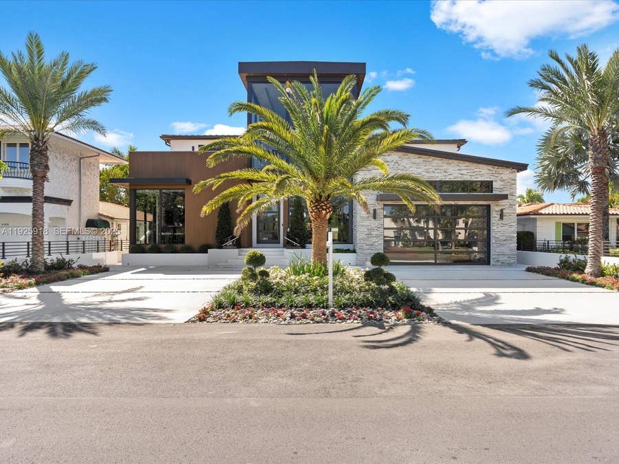 Property photo for 401 Bontona Avenue, Fort Lauderdale, FL