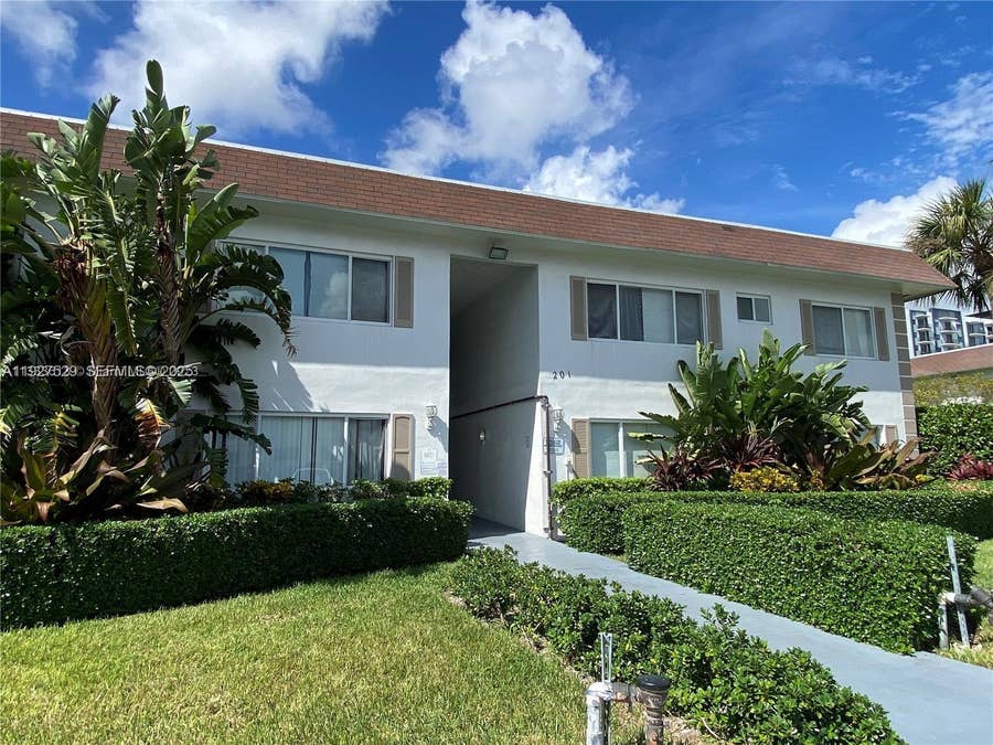 Property photo for 151 SE 6th Avenue, #2, Pompano Beach, FL
