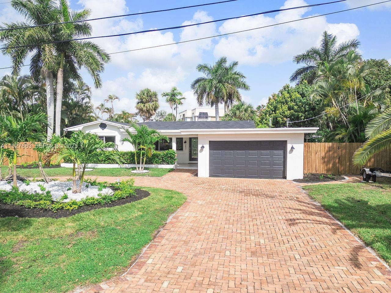 2837 NE 17th Avenue, Wilton Manors, FL 33334 Photo 2