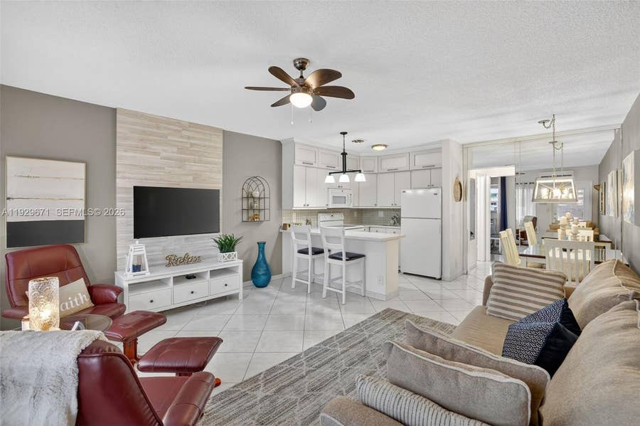 Property photo for 800 SW 10th Terrace, #4T, Hallandale Beach, FL