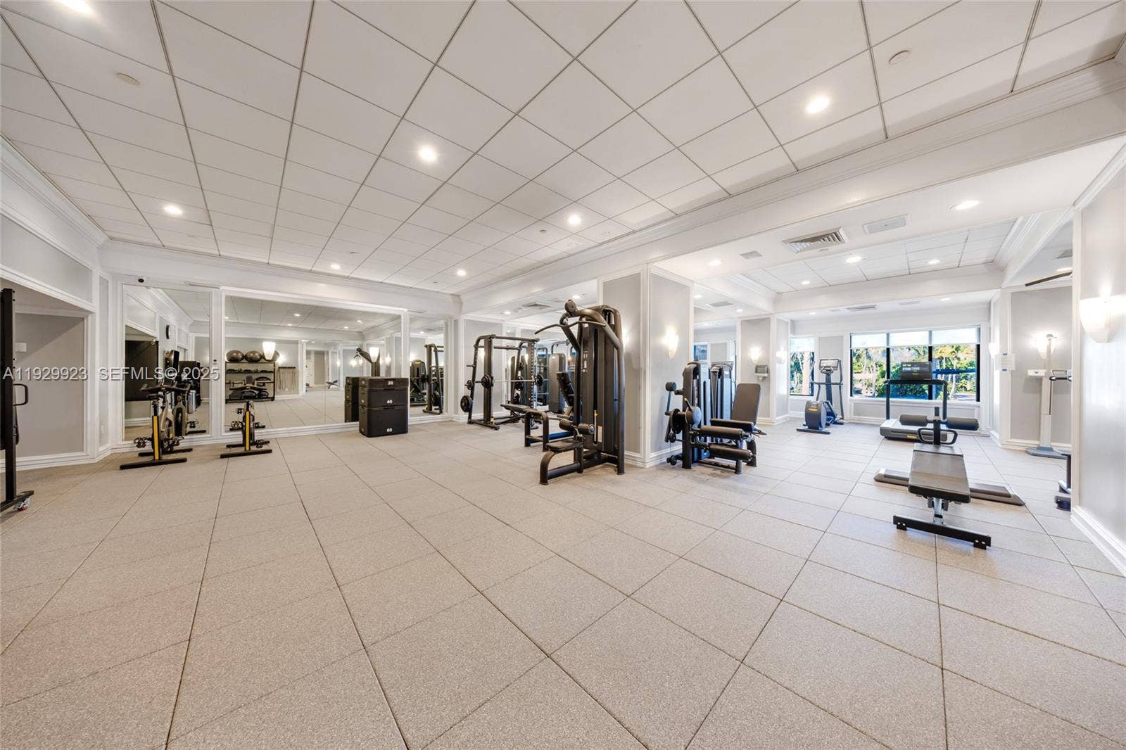 9801 Collins Avenue, #8N Ocean Views, Bal Harbour, FL 33154 New equipment