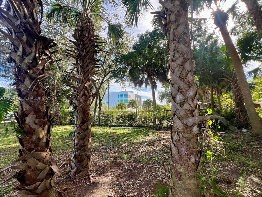 Property photo for 633 NW 14th Terrace, Fort Lauderdale, FL