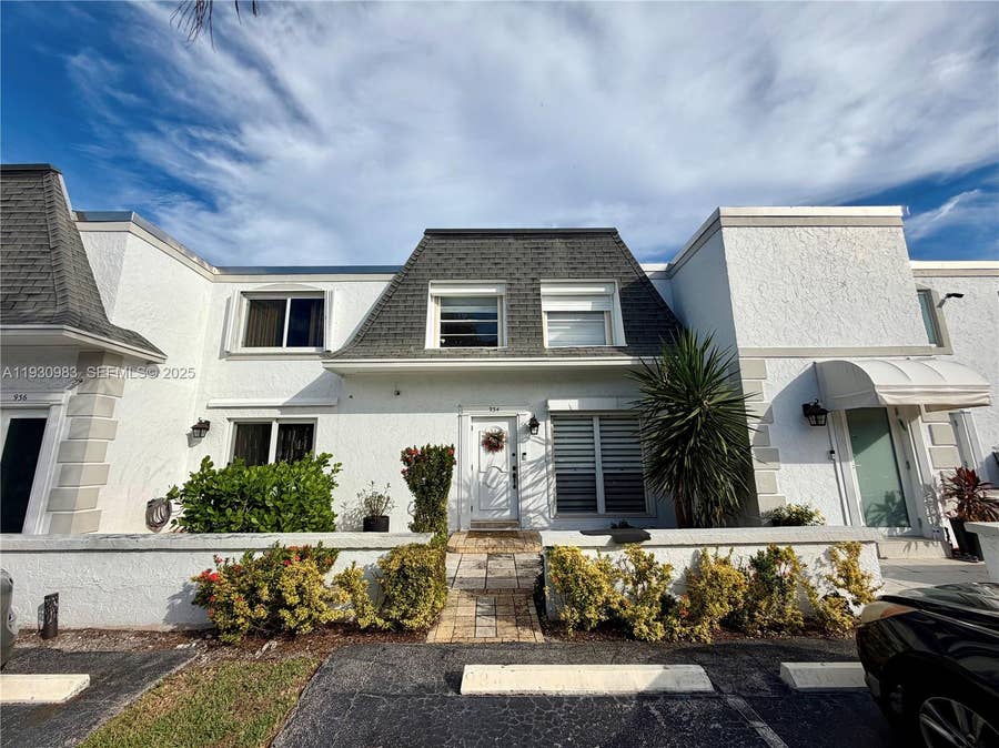 Property photo for 934 NE 27th Avenue, Hallandale Beach, FL