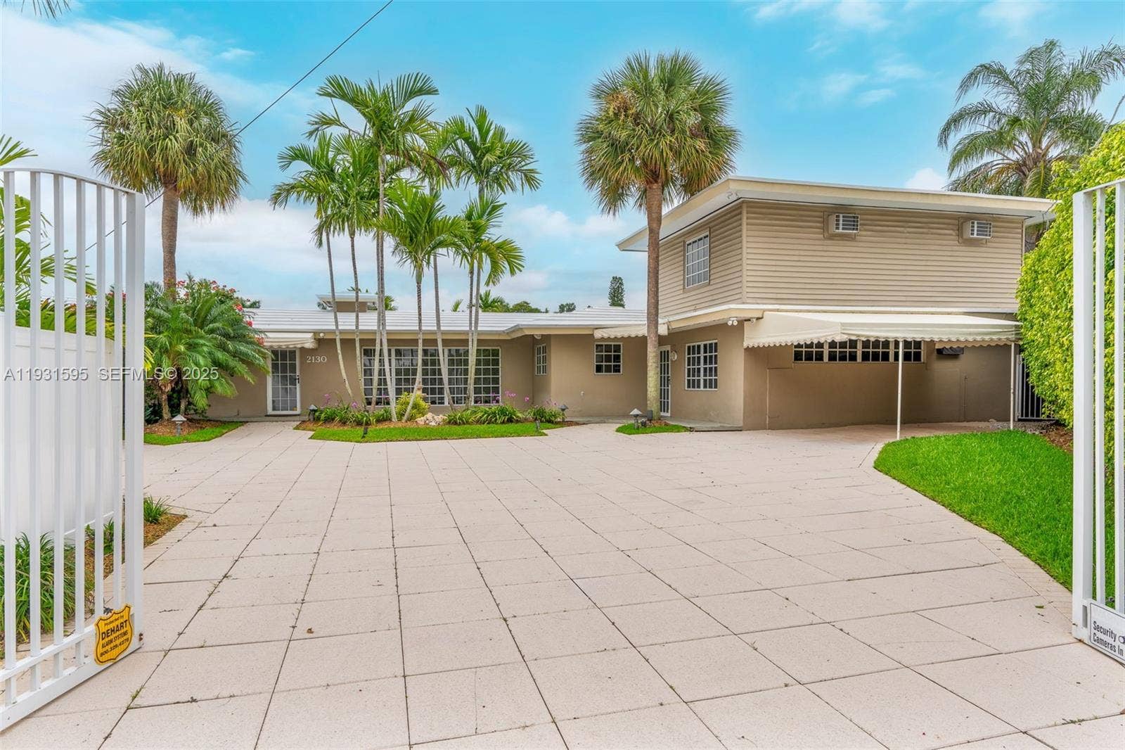 2130 NE 15th Street, Fort Lauderdale, Fort Lauderdale, FL 33304 Huge driveway