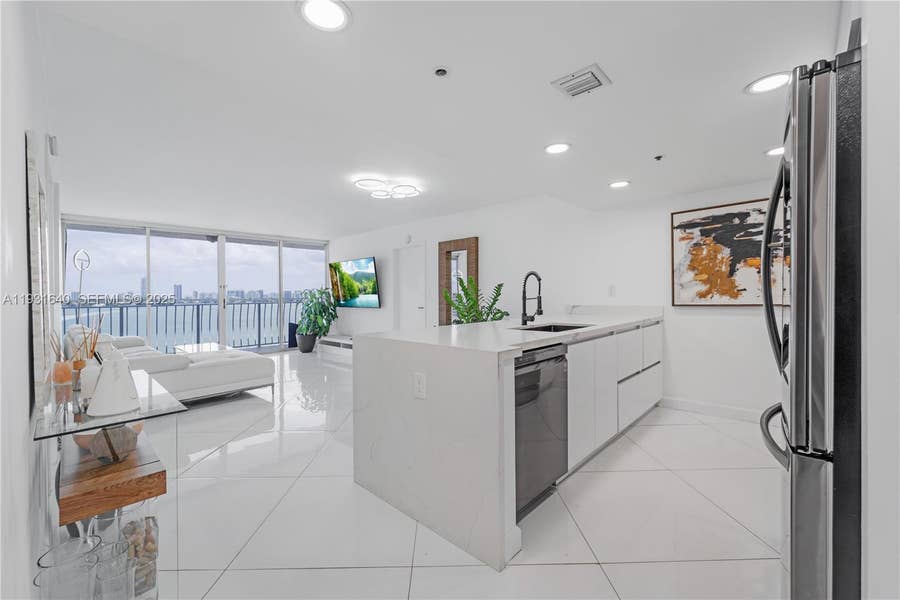 Property photo for 7601 E Treasure Drive, #819, North Bay Village, FL