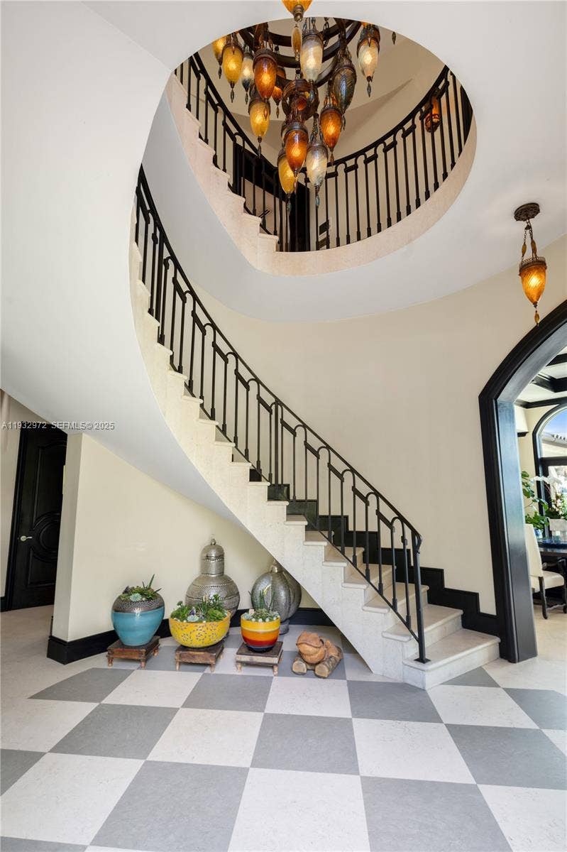 10330 W Broadview Drive, Bay Harbor Islands, FL 33154 Photo 4