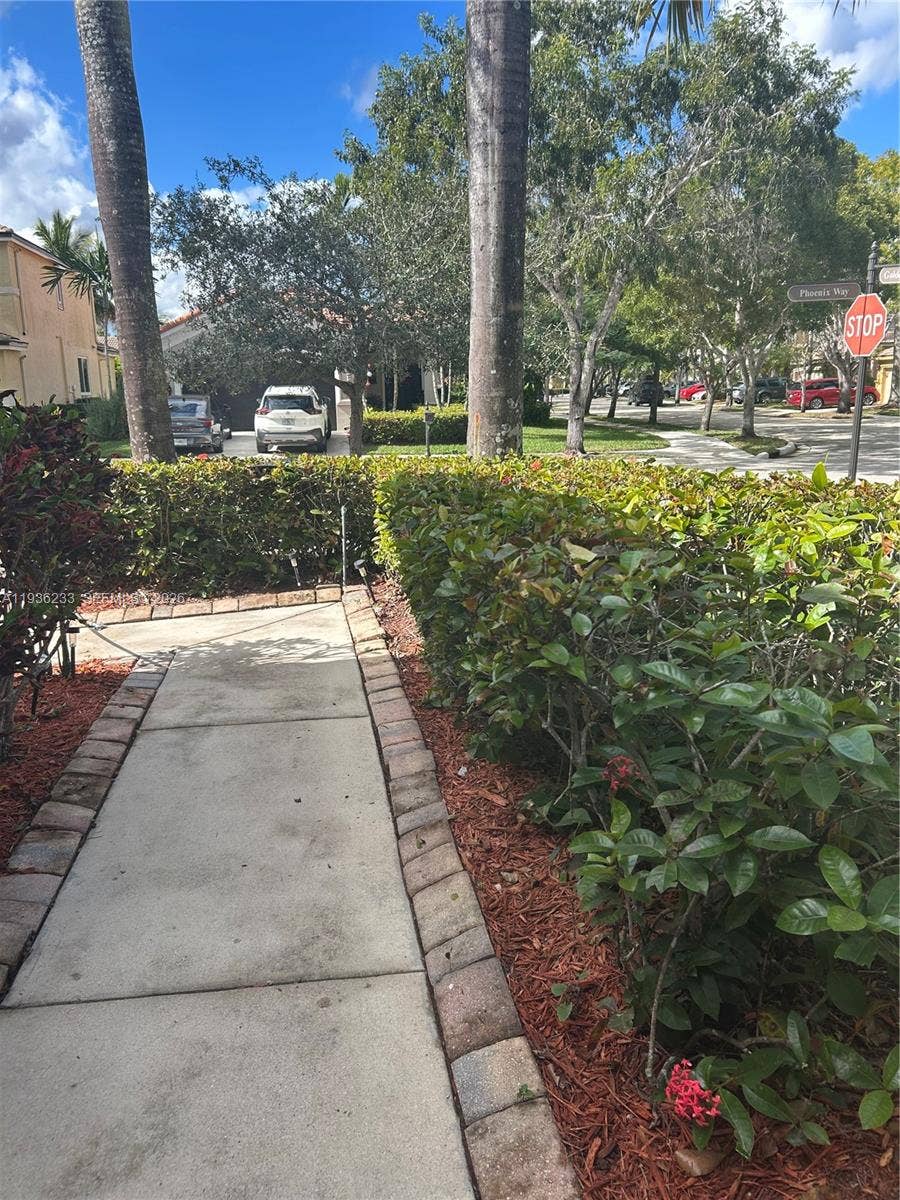 948 NW Phoenix Way, Weston, FL 33327 Photo 2