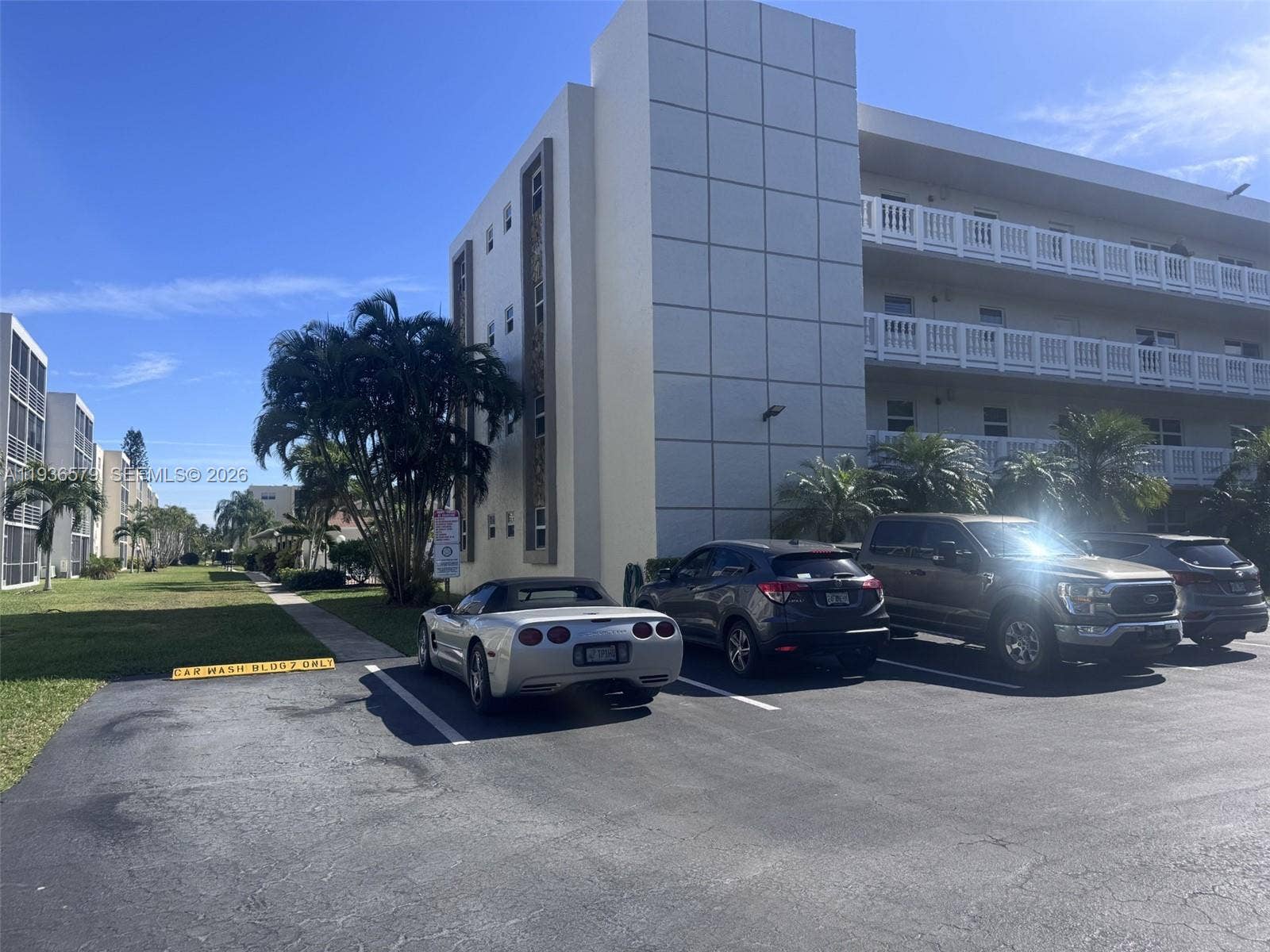 1025 SE 3rd Avenue, #102, Dania Beach, FL 33004 Side view