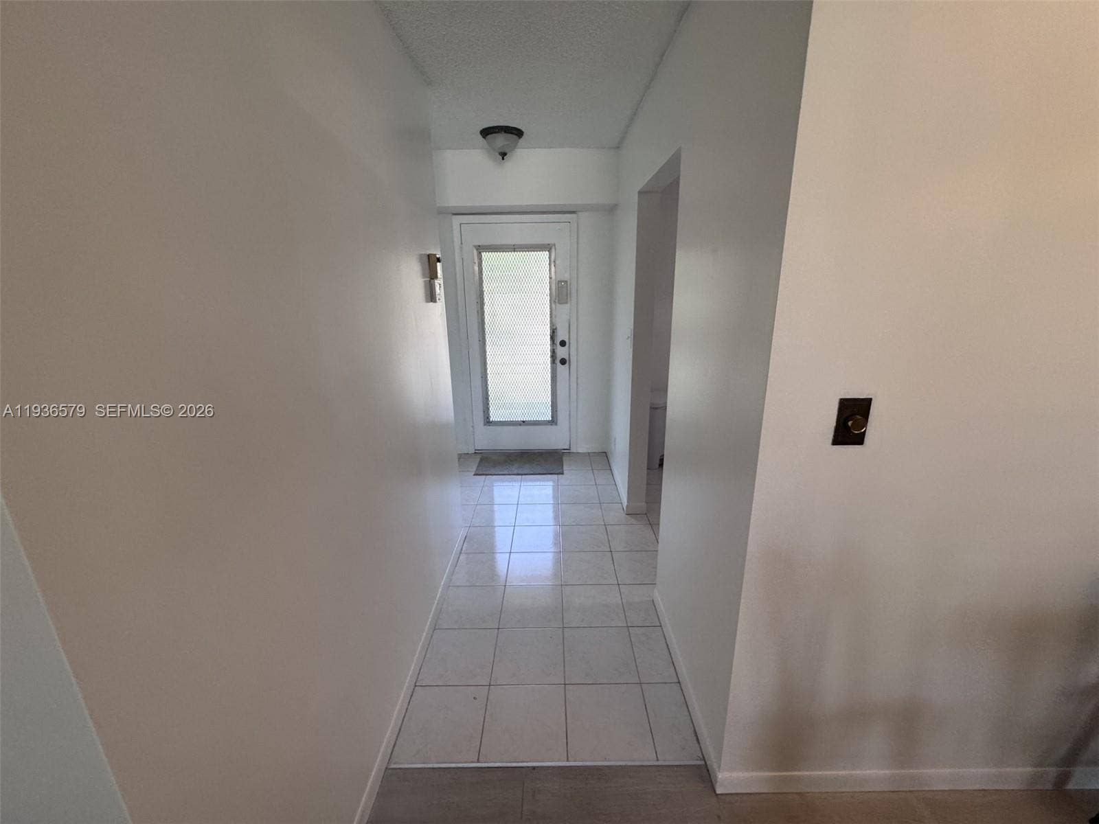 1025 SE 3rd Avenue, #102, Dania Beach, FL 33004 Entrance Hallway