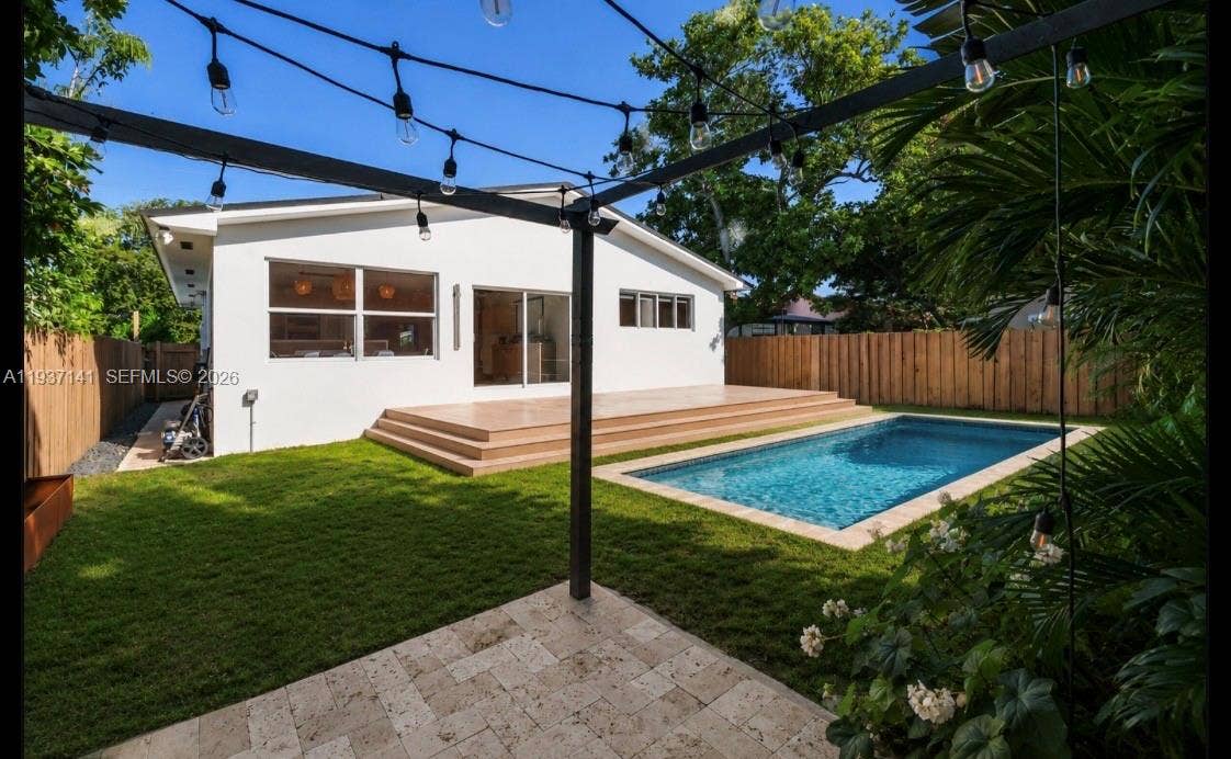 254 NW 43rd Street, Miami, FL 33127 staging patio