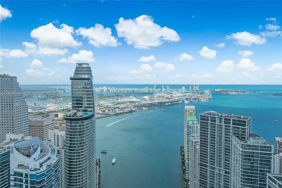 Property photo for 31 SE 5th Street, #3918, Miami, FL