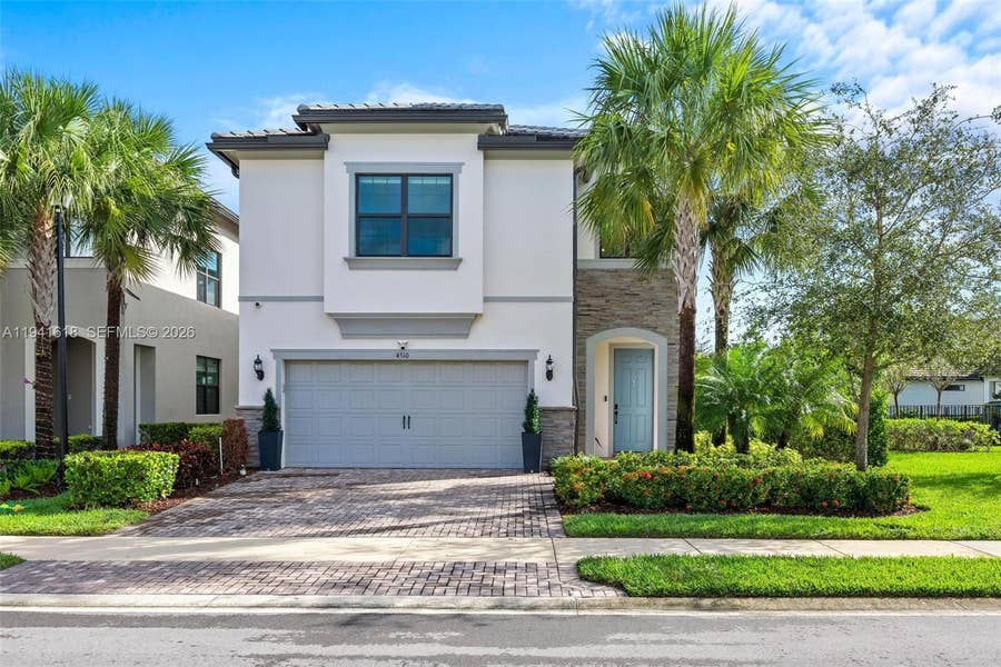 Property photo for 4510 W Pinehurst Trail W, Oakland Park, FL