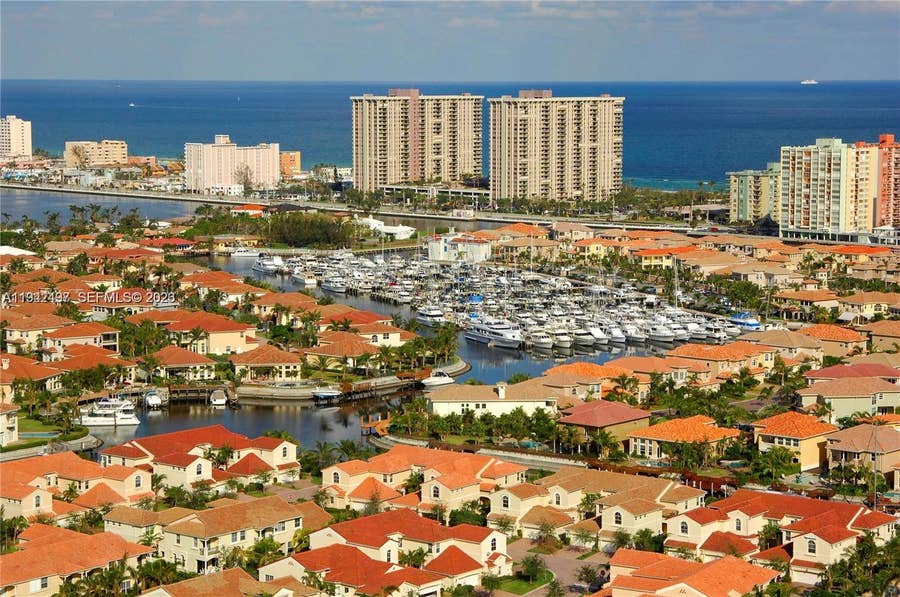 Property photo for 963 S Harbor View S, Hollywood, FL