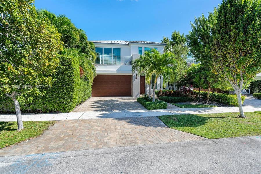 Property photo for 2516 NE 32nd Avenue, Fort Lauderdale, FL