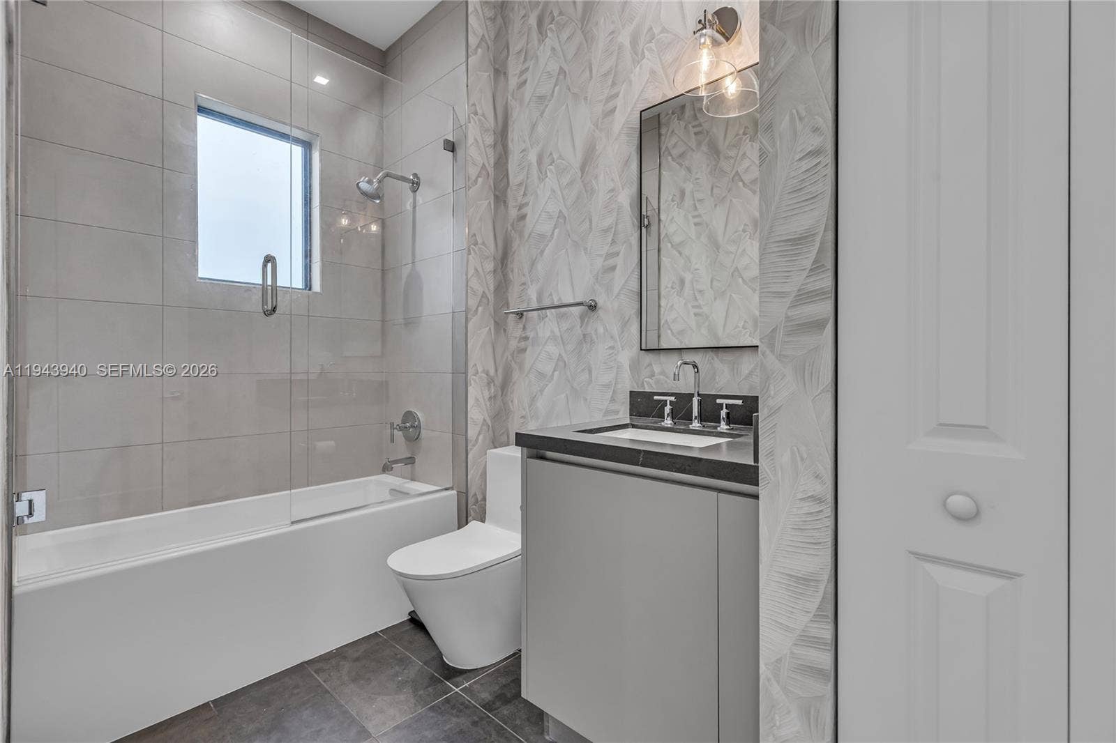 5765 SW 104th Terrace, Cooper City, FL 33328 En-suite