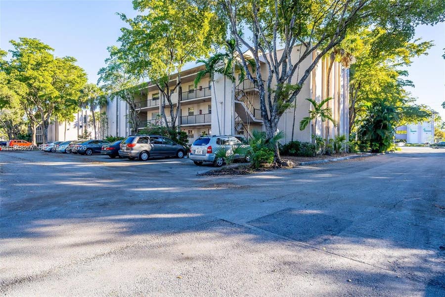 Property photo for 469 N Pine Island Road, #B302, Plantation, FL