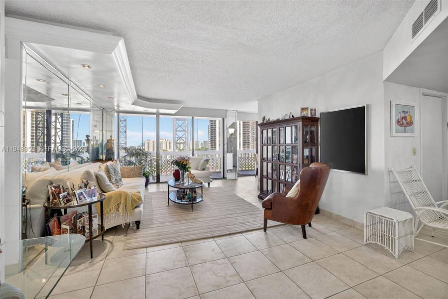 Property photo for 19355 Turnberry Way, #8L, Aventura, FL