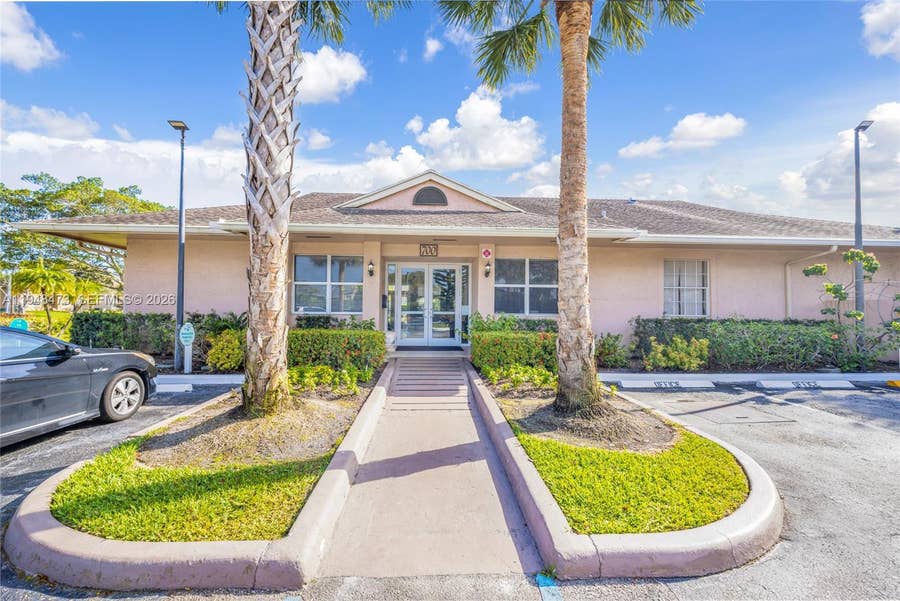 Property photo for 680 Cypress Club Way, #I10, Deerfield Beach, FL