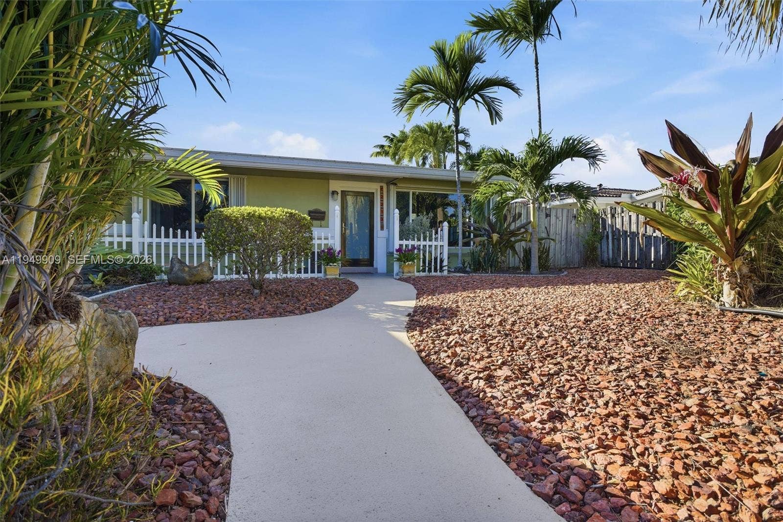 2213 NE 16th Avenue, Wilton Manors, FL 33305 Photo 2