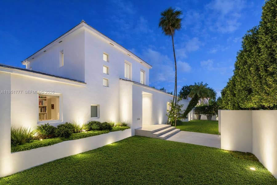 Property photo for 3325 Pine Tree Drive, Miami Beach, FL