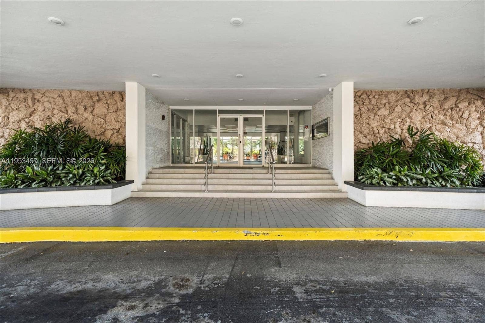 401 Golden Isles Drive, #304, Hallandale Beach, Hallandale Beach, FL 33009 Photo 27