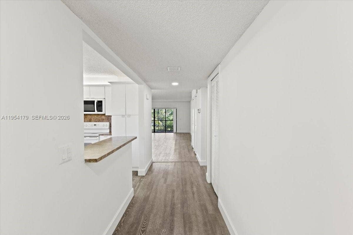302 Lakeview Drive, #203, Weston, FL 33326 Photo 6